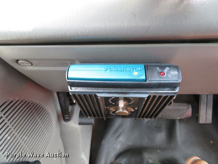 image for item DE8261 2002 Ford F550 Super Duty XL utility truck