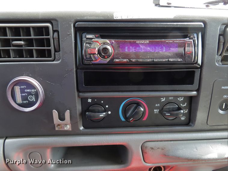 image for item DE8261 2002 Ford F550 Super Duty XL utility truck