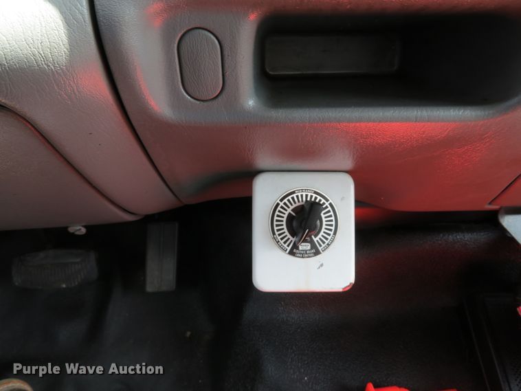 image for item DE8261 2002 Ford F550 Super Duty XL utility truck