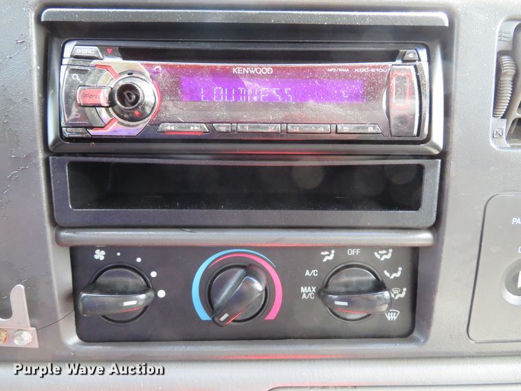 image for item DE8261 2002 Ford F550 Super Duty XL utility truck