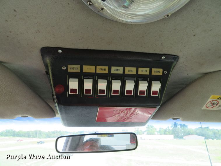 image for item DE8261 2002 Ford F550 Super Duty XL utility truck