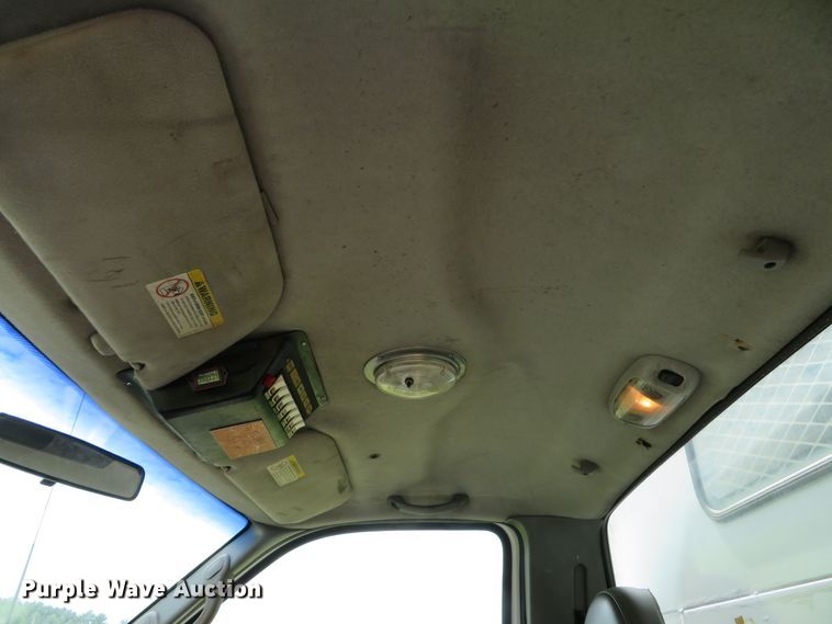 image for item DE8261 2002 Ford F550 Super Duty XL utility truck