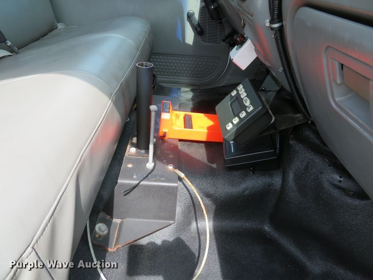 image for item DE8261 2002 Ford F550 Super Duty XL utility truck