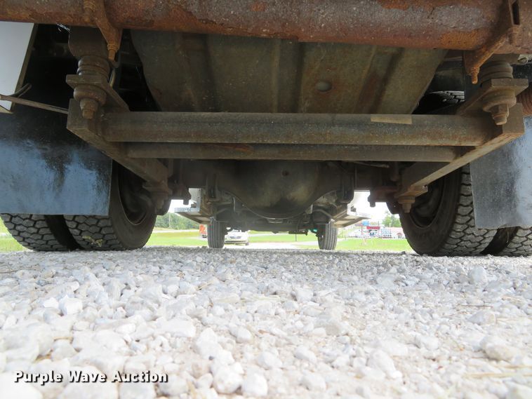 image for item DE8261 2002 Ford F550 Super Duty XL utility truck