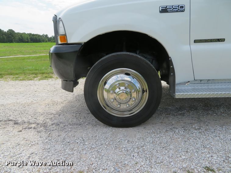 image for item DE8261 2002 Ford F550 Super Duty XL utility truck