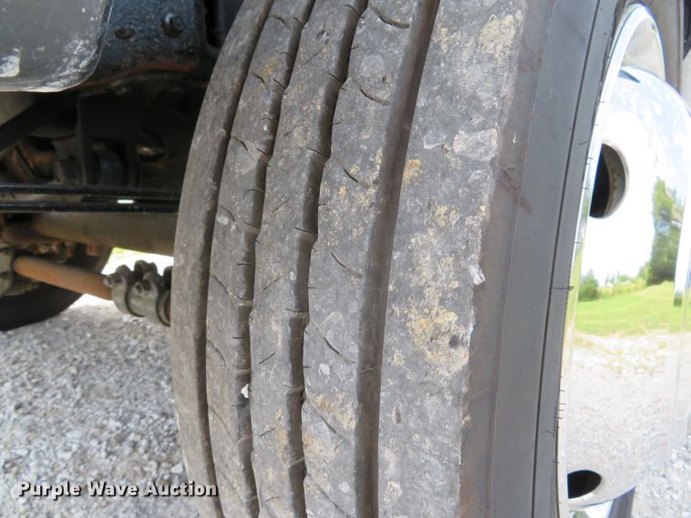 image for item DE8261 2002 Ford F550 Super Duty XL utility truck