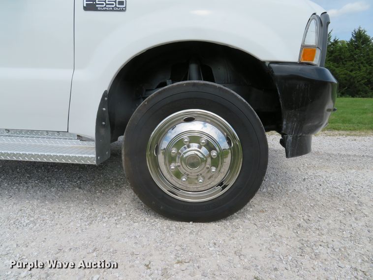 image for item DE8261 2002 Ford F550 Super Duty XL utility truck
