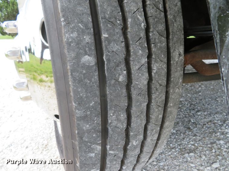 image for item DE8261 2002 Ford F550 Super Duty XL utility truck