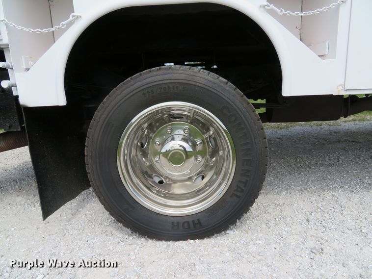 image for item DE8261 2002 Ford F550 Super Duty XL utility truck