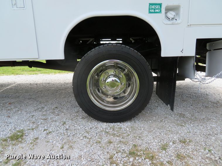 image for item DE8261 2002 Ford F550 Super Duty XL utility truck