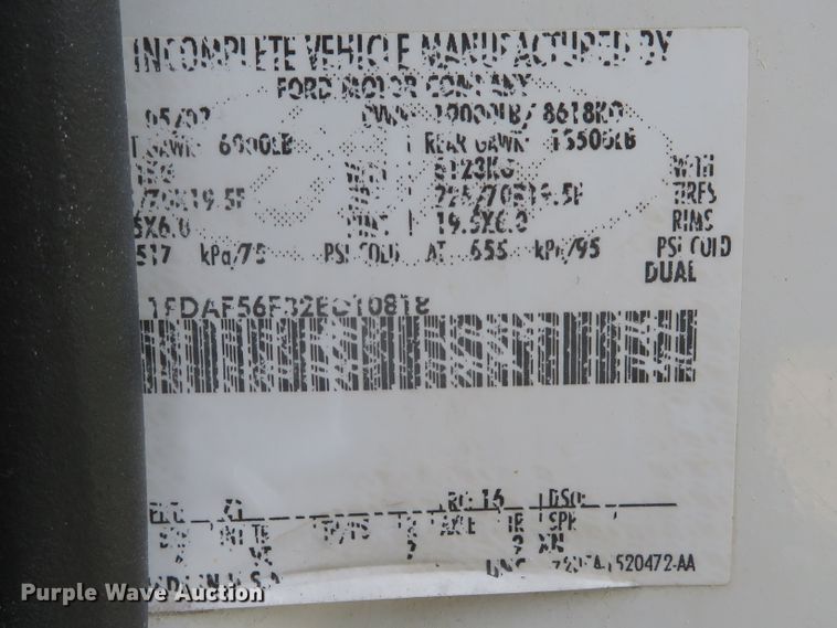 image for item DE8261 2002 Ford F550 Super Duty XL utility truck