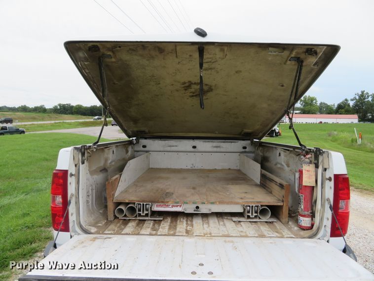 image for item DE8273 2009 Chevrolet Silverado 2500HD Crew Cab pickup truck