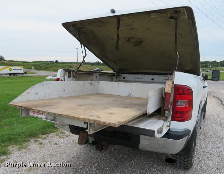 image for item DE8273 2009 Chevrolet Silverado 2500HD Crew Cab pickup truck