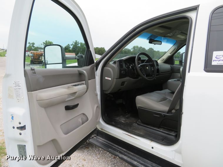 image for item DE8273 2009 Chevrolet Silverado 2500HD Crew Cab pickup truck