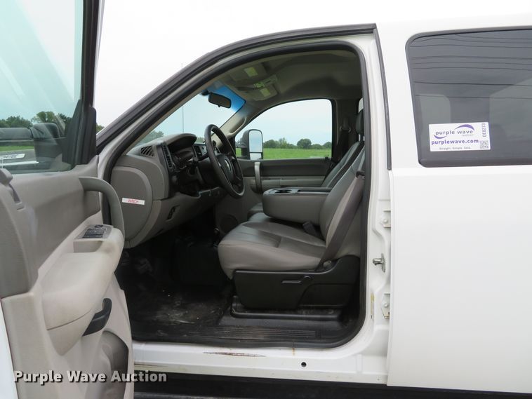 image for item DE8273 2009 Chevrolet Silverado 2500HD Crew Cab pickup truck