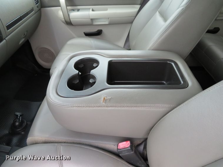 image for item DE8273 2009 Chevrolet Silverado 2500HD Crew Cab pickup truck