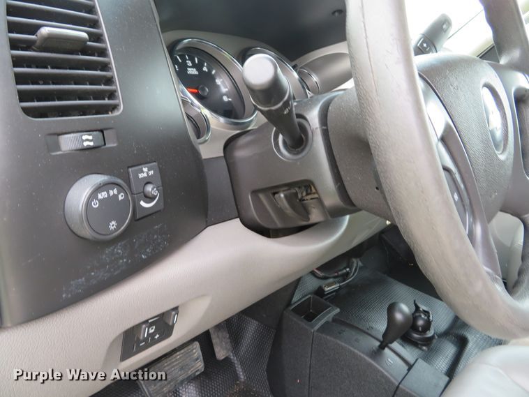 image for item DE8273 2009 Chevrolet Silverado 2500HD Crew Cab pickup truck