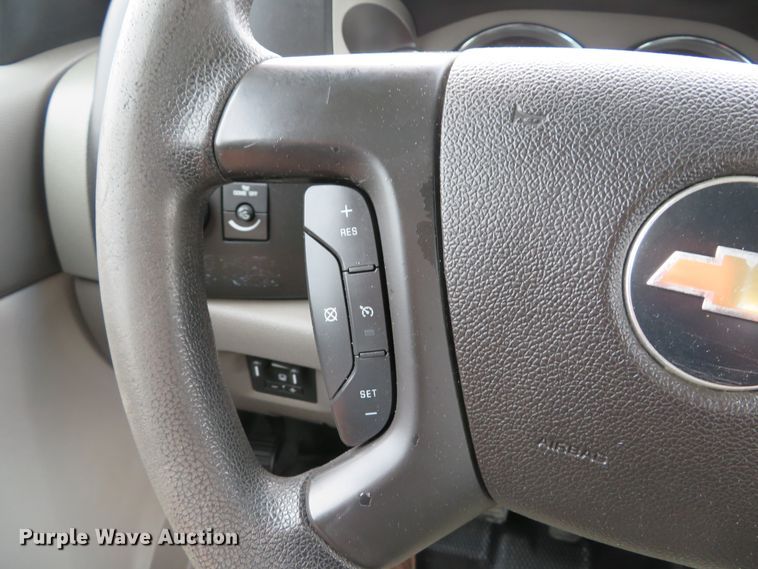 image for item DE8273 2009 Chevrolet Silverado 2500HD Crew Cab pickup truck