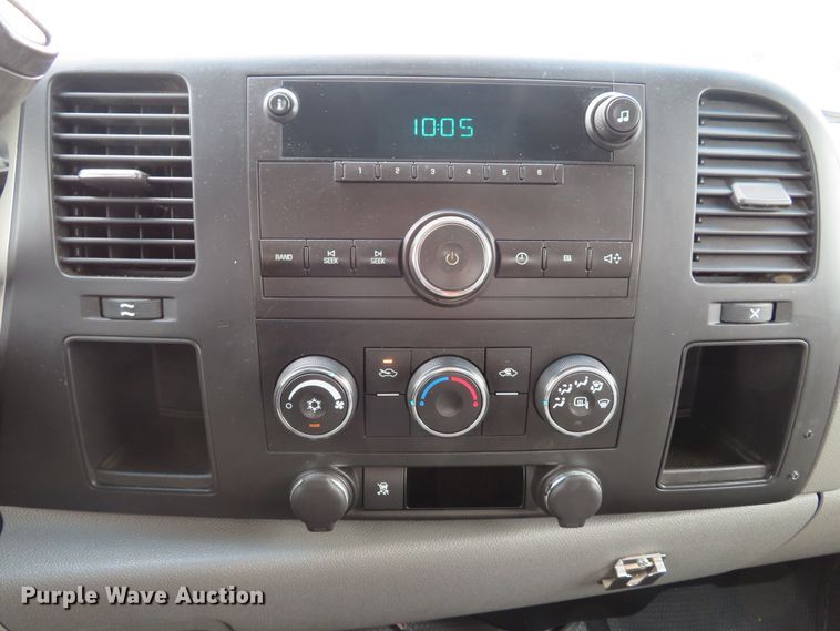 image for item DE8273 2009 Chevrolet Silverado 2500HD Crew Cab pickup truck