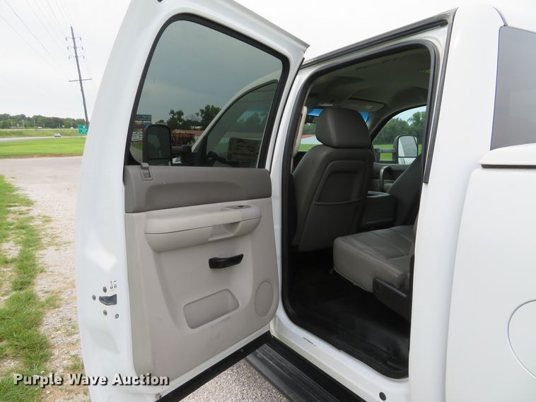 image for item DE8273 2009 Chevrolet Silverado 2500HD Crew Cab pickup truck