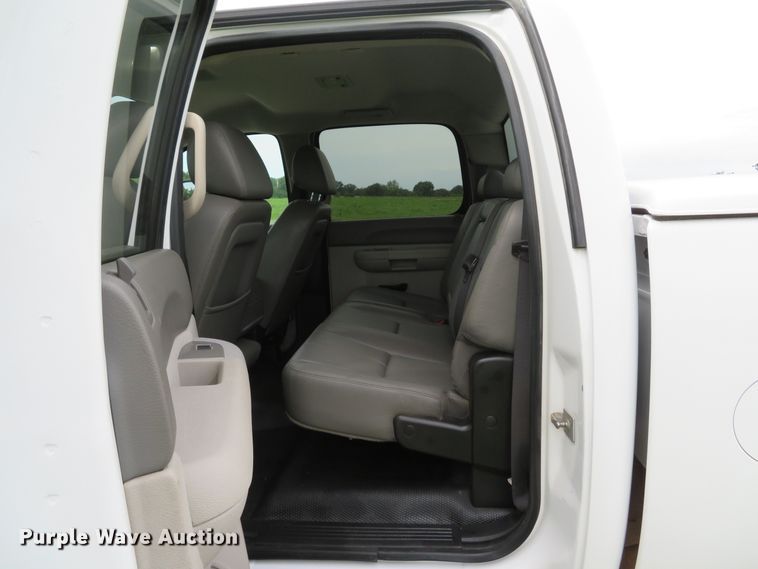 image for item DE8273 2009 Chevrolet Silverado 2500HD Crew Cab pickup truck