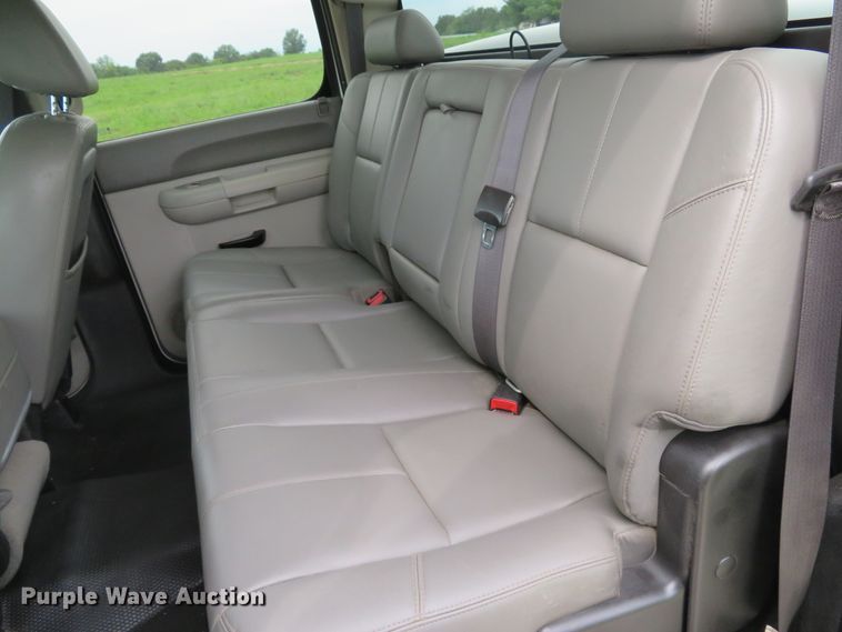 image for item DE8273 2009 Chevrolet Silverado 2500HD Crew Cab pickup truck