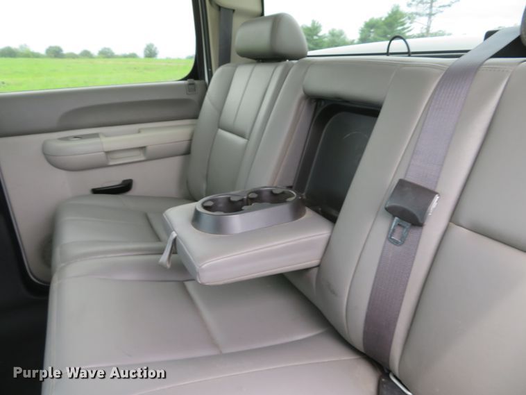 image for item DE8273 2009 Chevrolet Silverado 2500HD Crew Cab pickup truck