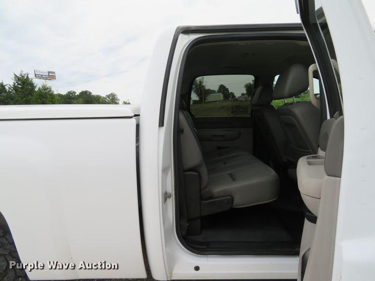 image for item DE8273 2009 Chevrolet Silverado 2500HD Crew Cab pickup truck