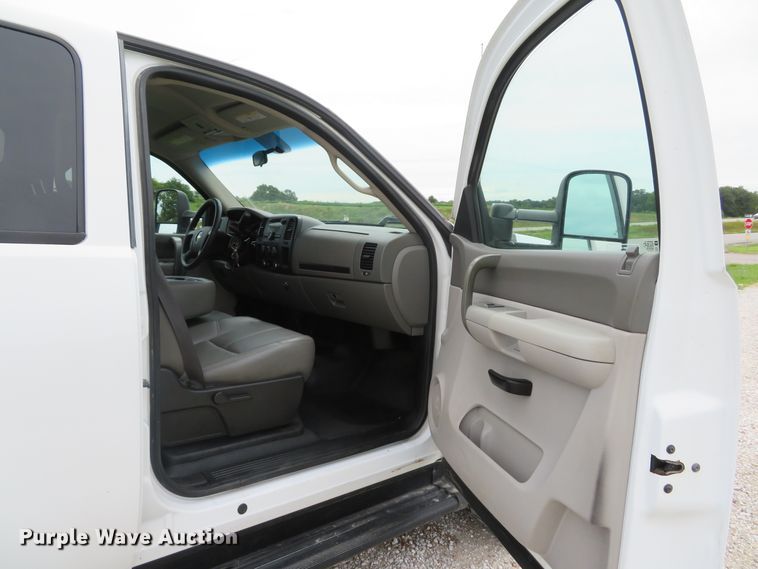 image for item DE8273 2009 Chevrolet Silverado 2500HD Crew Cab pickup truck