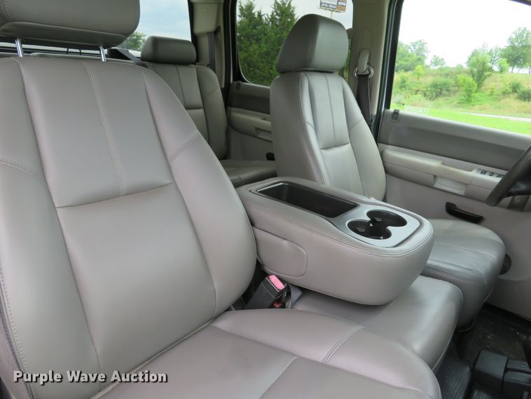 image for item DE8273 2009 Chevrolet Silverado 2500HD Crew Cab pickup truck