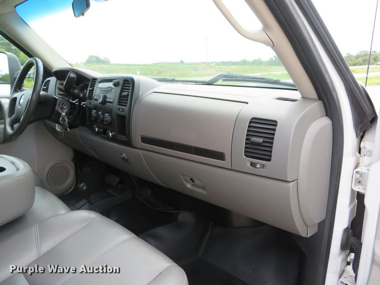 image for item DE8273 2009 Chevrolet Silverado 2500HD Crew Cab pickup truck