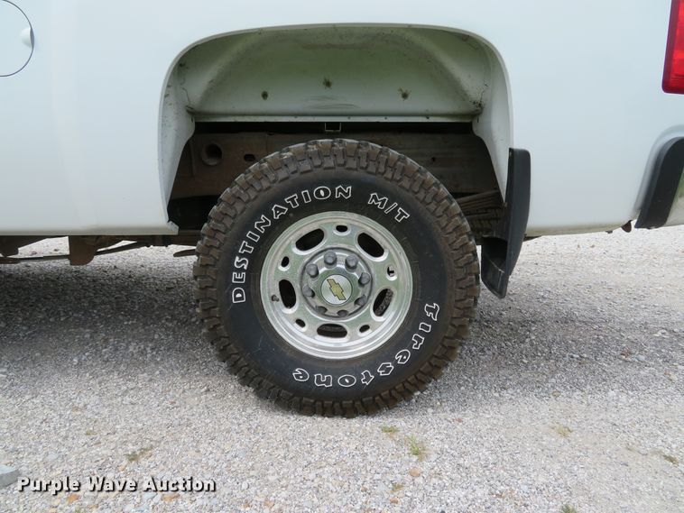 image for item DE8273 2009 Chevrolet Silverado 2500HD Crew Cab pickup truck