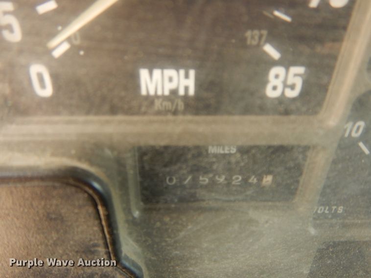 image for item DF6613 2001 International 4900 bucket truck