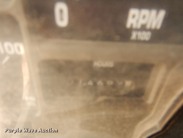 image for item DF6613 2001 International 4900 bucket truck