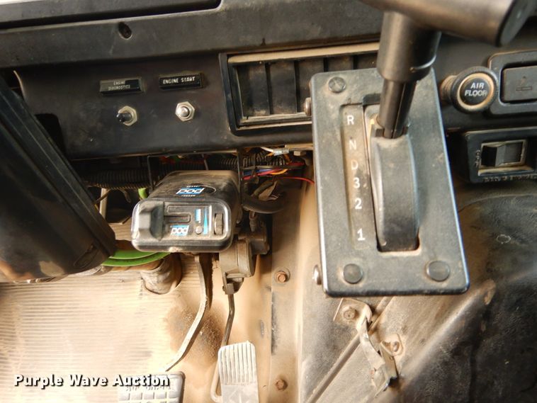 image for item DF6613 2001 International 4900 bucket truck