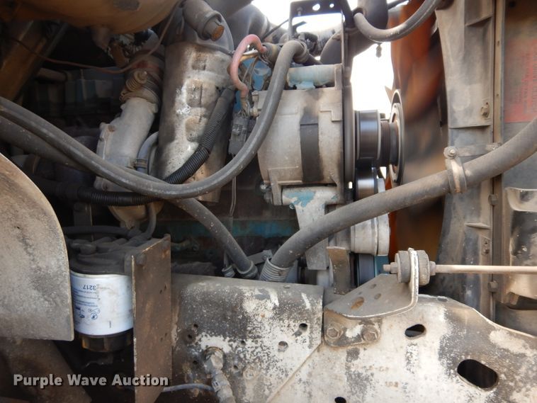 image for item DF6613 2001 International 4900 bucket truck