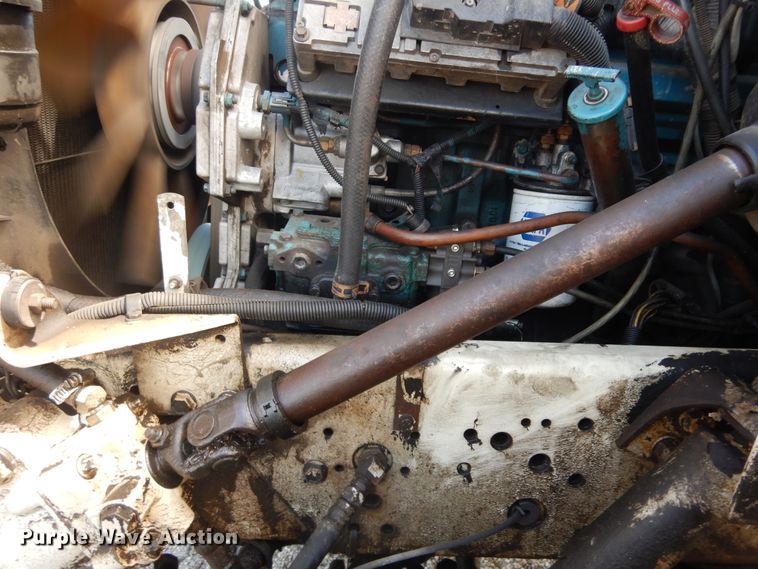 image for item DF6613 2001 International 4900 bucket truck