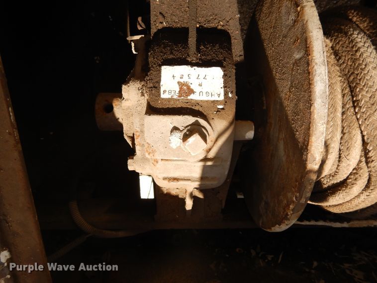 image for item DF6613 2001 International 4900 bucket truck