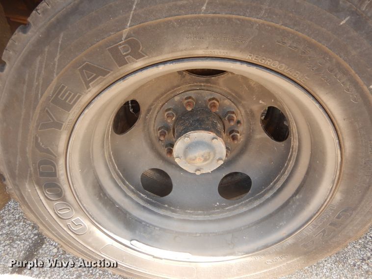 image for item DF6614 1994 GMC Sierra C3500HD bucket truck