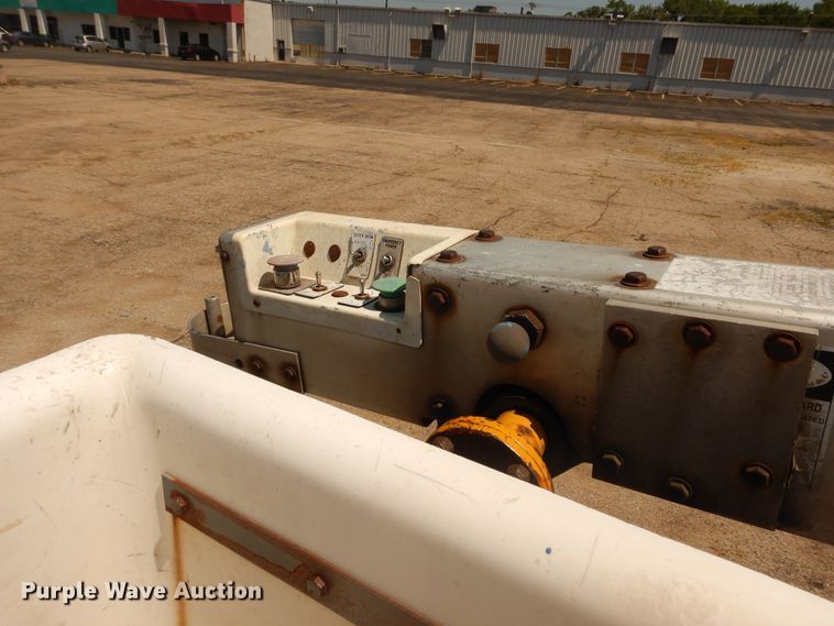 image for item DF6614 1994 GMC Sierra C3500HD bucket truck