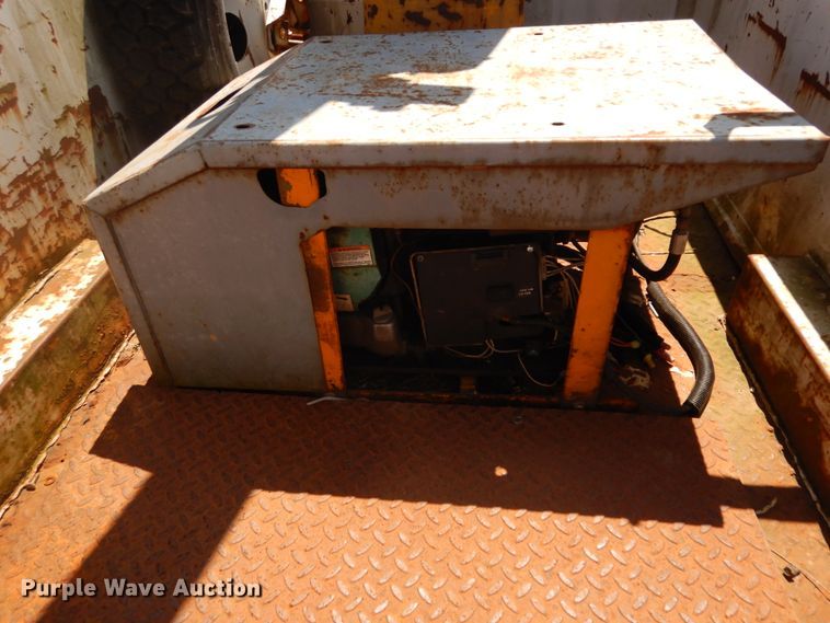 image for item DF6614 1994 GMC Sierra C3500HD bucket truck