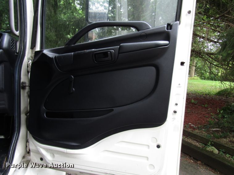 image for item DG1381 2012 Hino 268 box truck