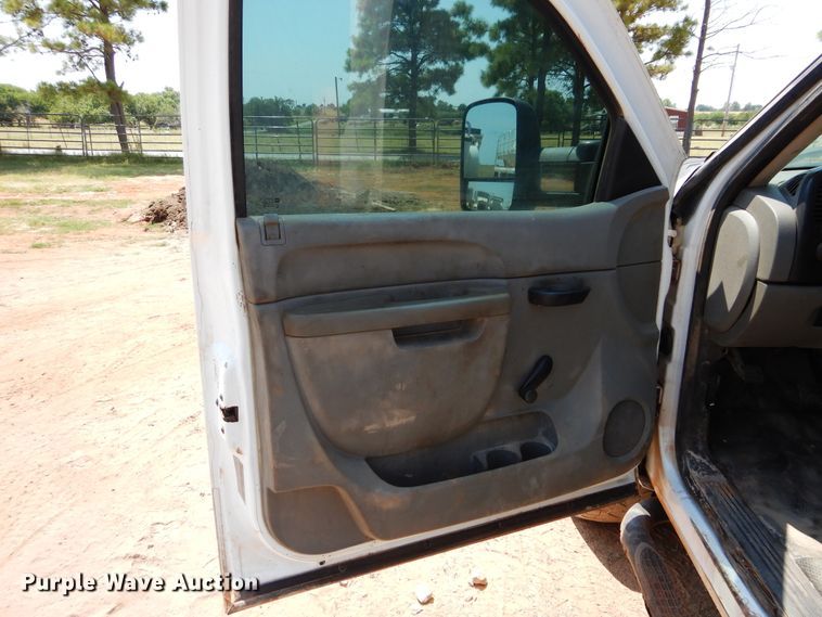 image for item DG4104 2012 Chevrolet Silverado 2500HD utility bed pickup truck