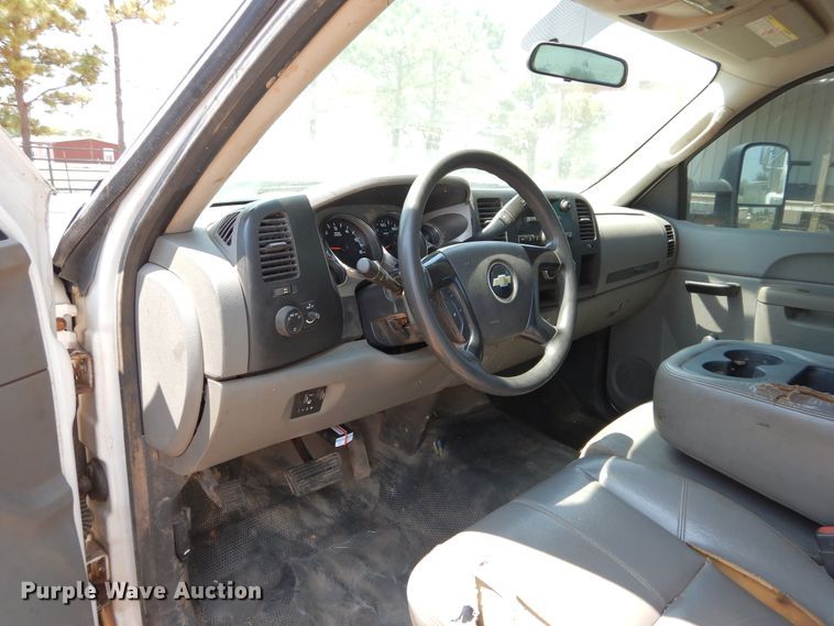 image for item DG4104 2012 Chevrolet Silverado 2500HD utility bed pickup truck