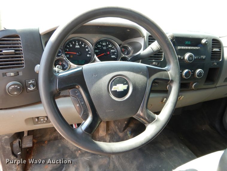 image for item DG4104 2012 Chevrolet Silverado 2500HD utility bed pickup truck