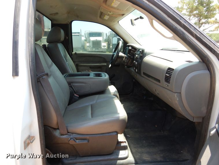 image for item DG4104 2012 Chevrolet Silverado 2500HD utility bed pickup truck