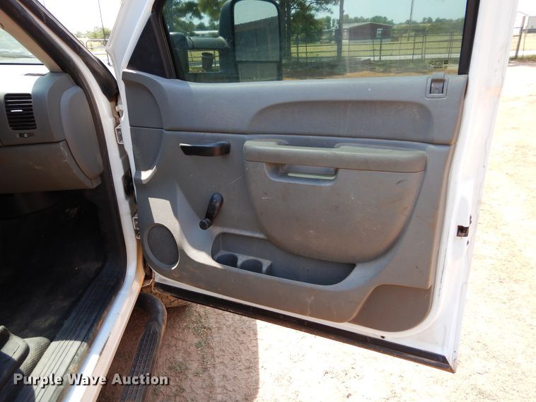 image for item DG4104 2012 Chevrolet Silverado 2500HD utility bed pickup truck