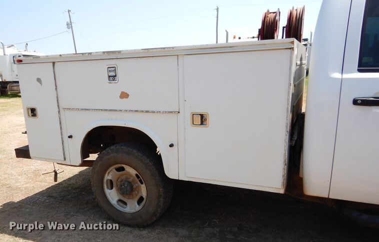 image for item DG4104 2012 Chevrolet Silverado 2500HD utility bed pickup truck