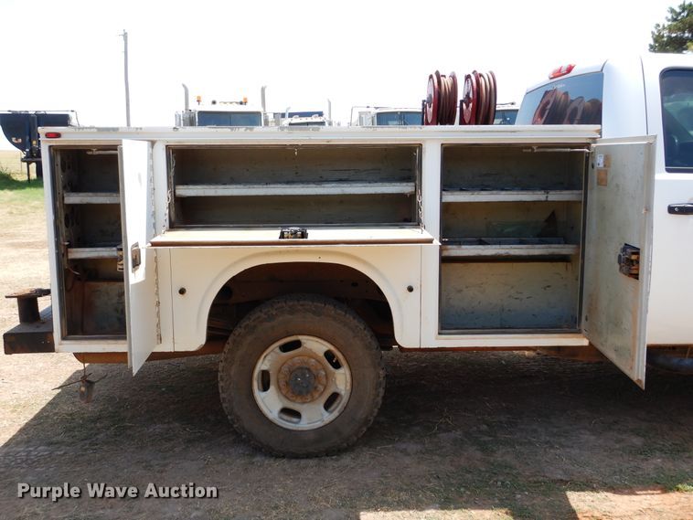 image for item DG4104 2012 Chevrolet Silverado 2500HD utility bed pickup truck