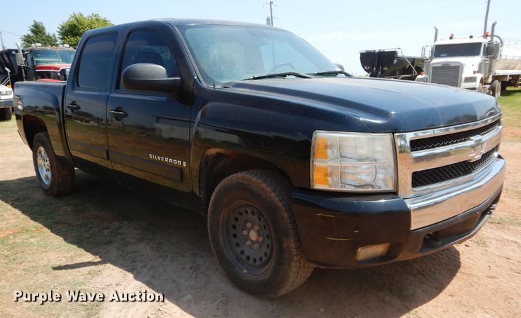 image for item DG4105 2007 Chevrolet Silverado 1500 Crew Cab pickup truck